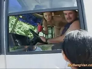 A bérbeadó megdugta  ...