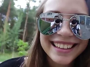 elnyelte, hogy Kayla ...